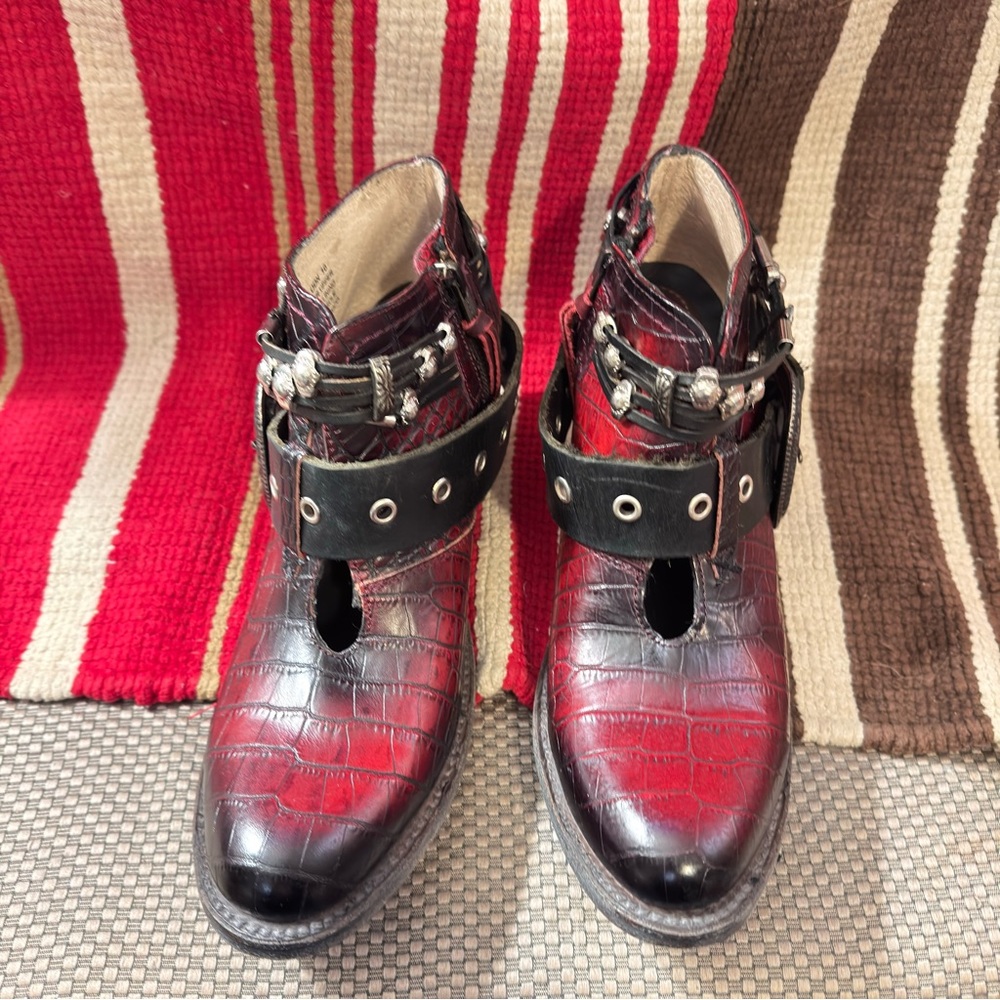 Freebird SALOON Burgundy&Black Croc-Embossed - METAL & LEATHER ACCENTS - size 10 - Picture 2 of 8
